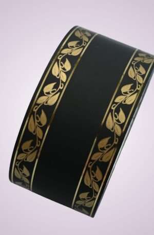 Stuha 06/50 ZP<p>113028/6-01 čierna s lístkami