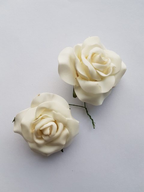 Ruža 6 x kvet 7 cm - Krémová