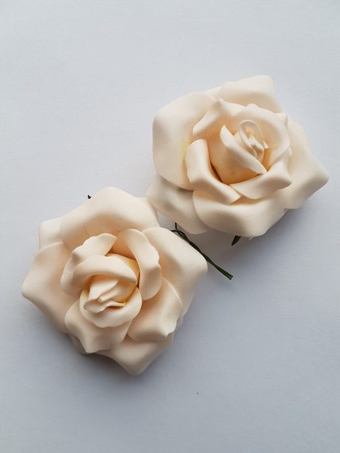 Ruža 6 x kvet 7 cm - Svetlo broskyňová